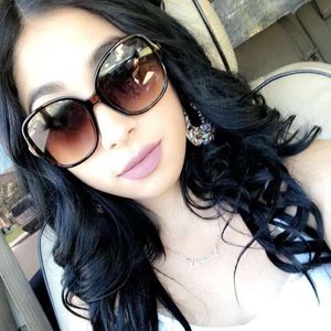 Meet your Posher, Alondra